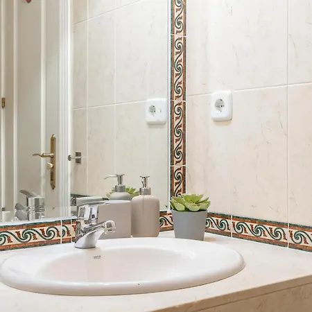 Giralda Apartment
