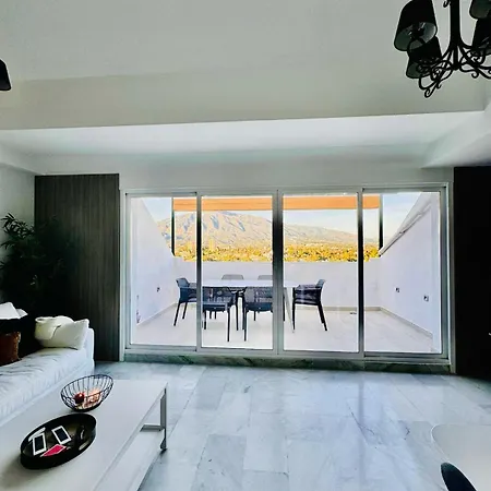 Giralda Apartment *